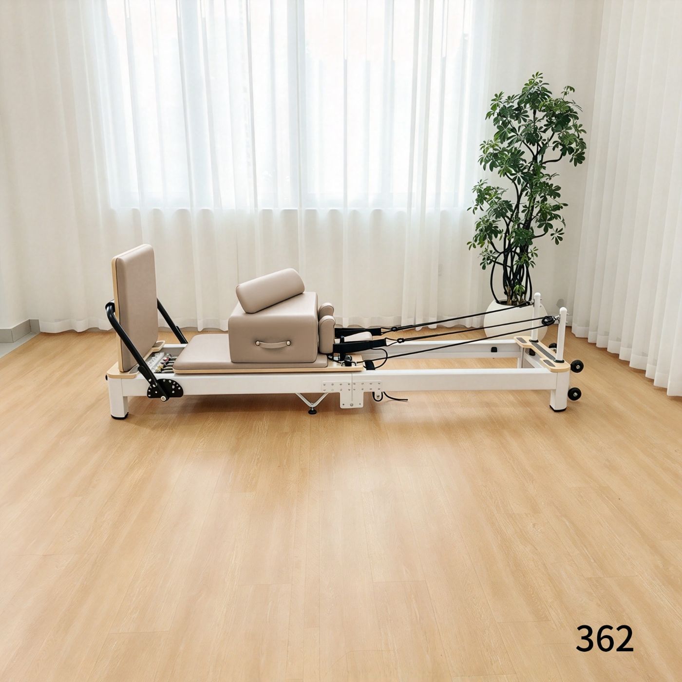 The reformer in light taupe upholstery, colour 362.